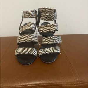 Universal Thread Black and Cream Strappy Sandals